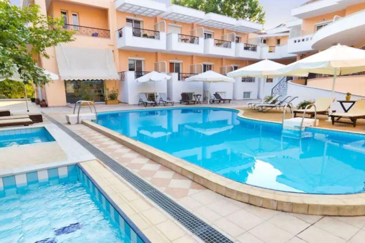 Filia Hotel And Apartments Лименас Екстериор снимка