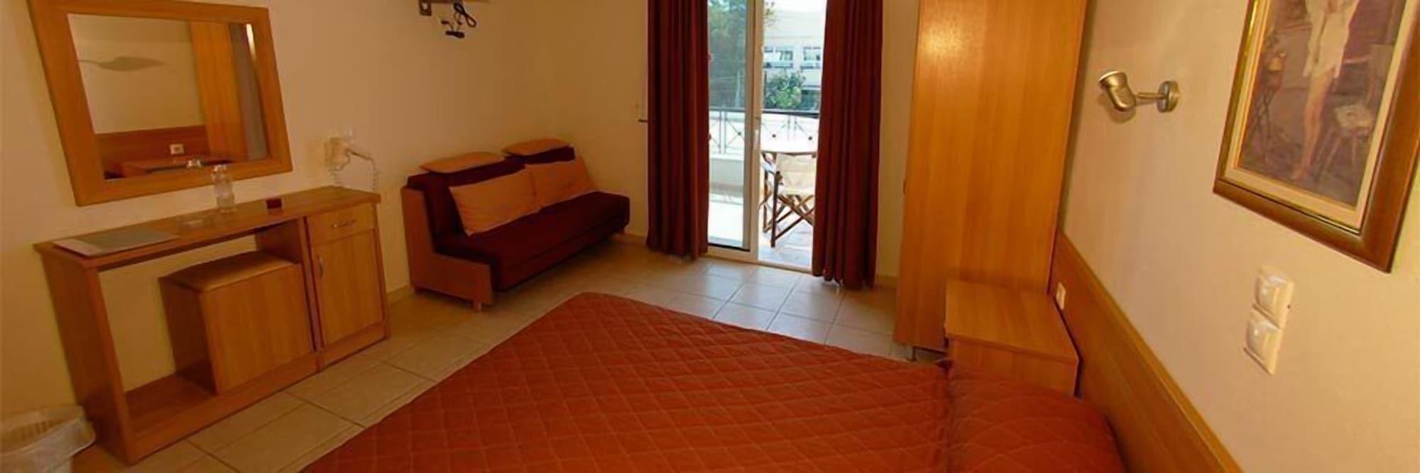 Filia Hotel And Apartments Лименас Екстериор снимка
