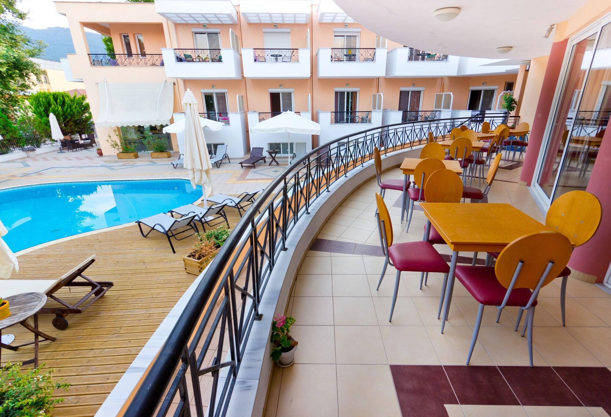 Filia Hotel And Apartments Лименас Екстериор снимка