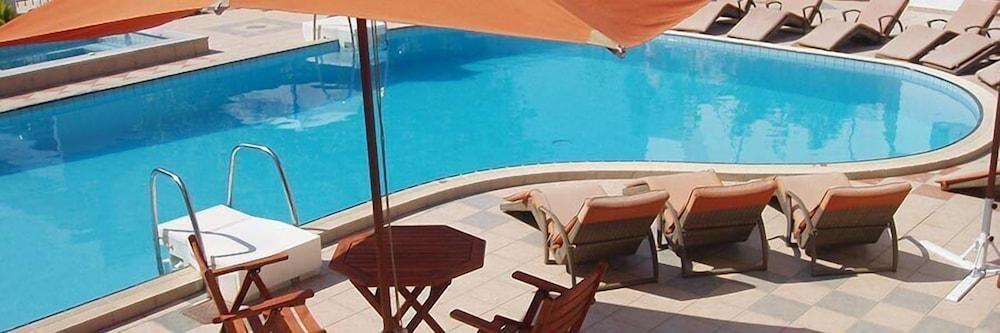 Filia Hotel And Apartments Лименас Екстериор снимка