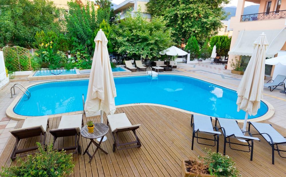Filia Hotel And Apartments Лименас Екстериор снимка