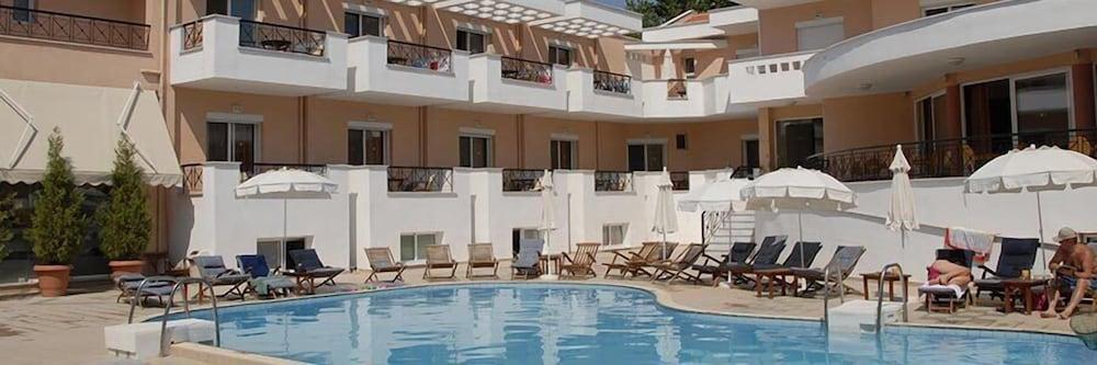 Filia Hotel And Apartments Лименас Екстериор снимка