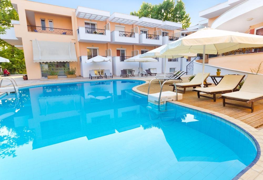 Filia Hotel And Apartments Лименас Екстериор снимка