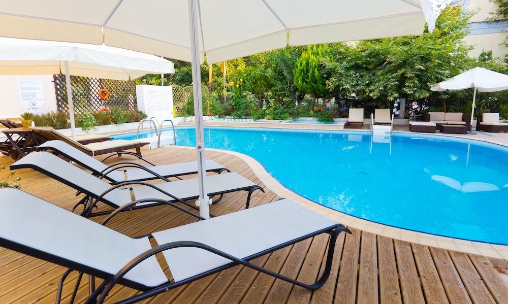 Filia Hotel And Apartments Лименас Екстериор снимка